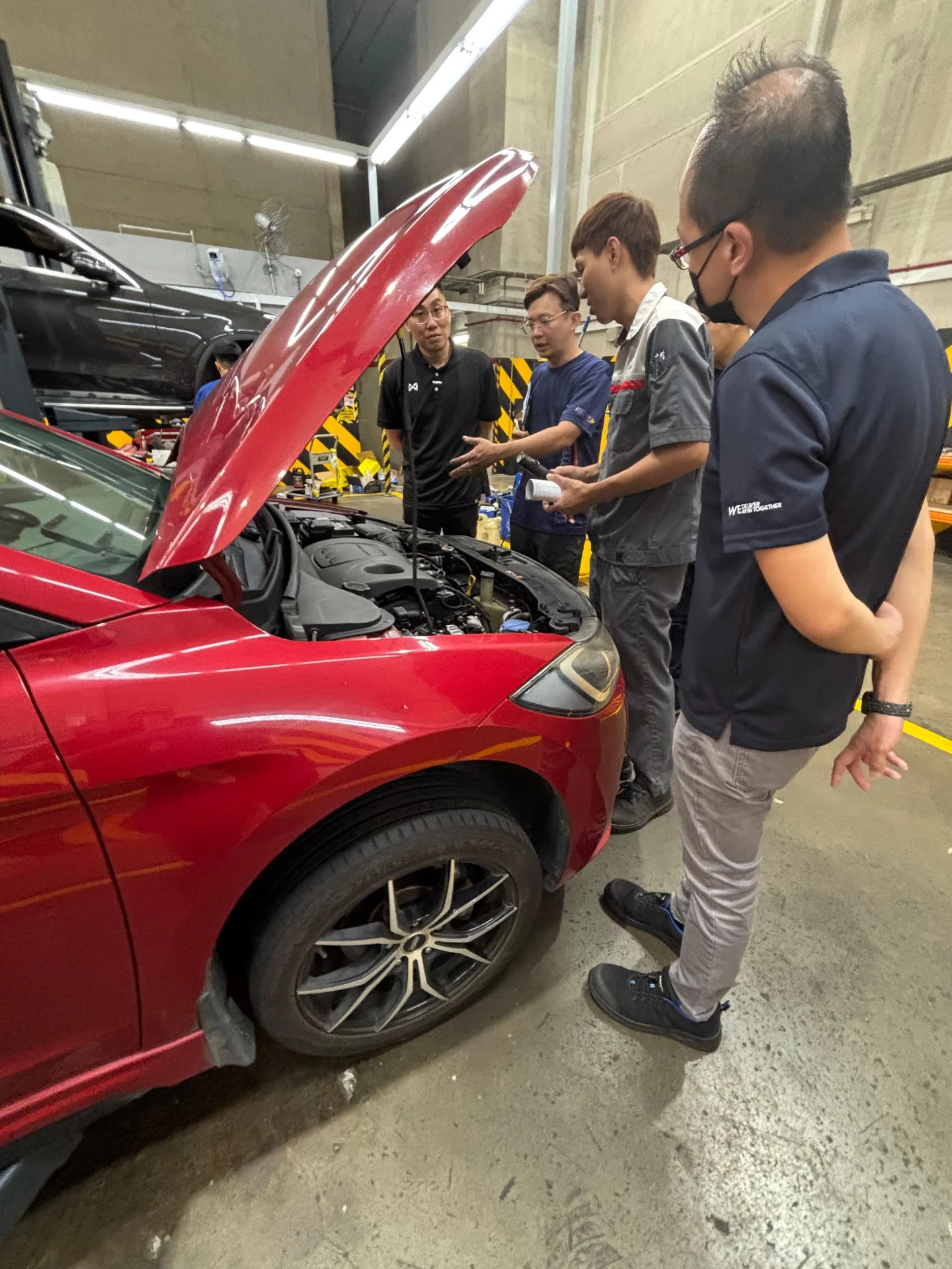 Team discussing a vehicle inspection